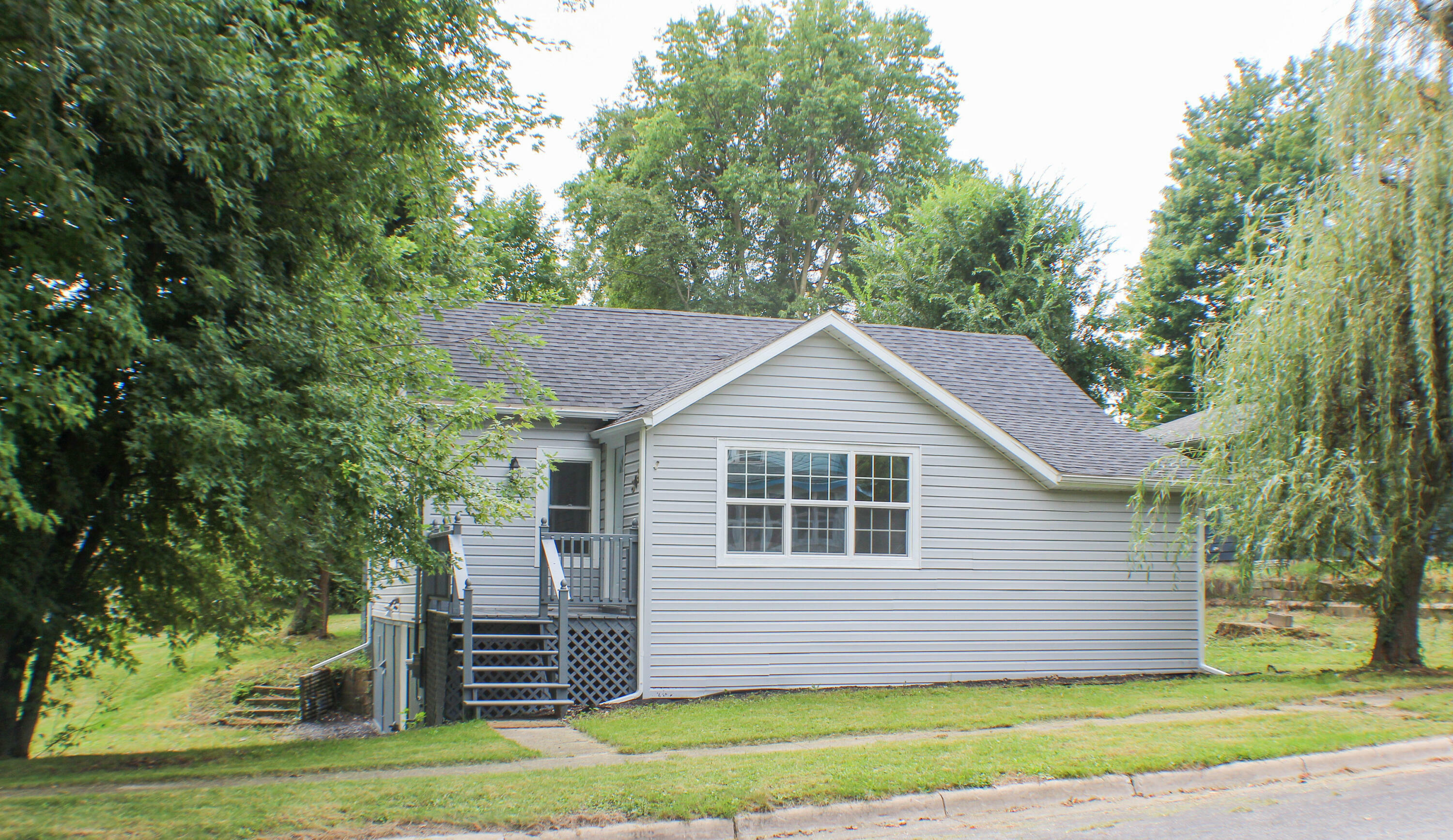 303 W Alexander Street  Buchanan MI 49107 photo