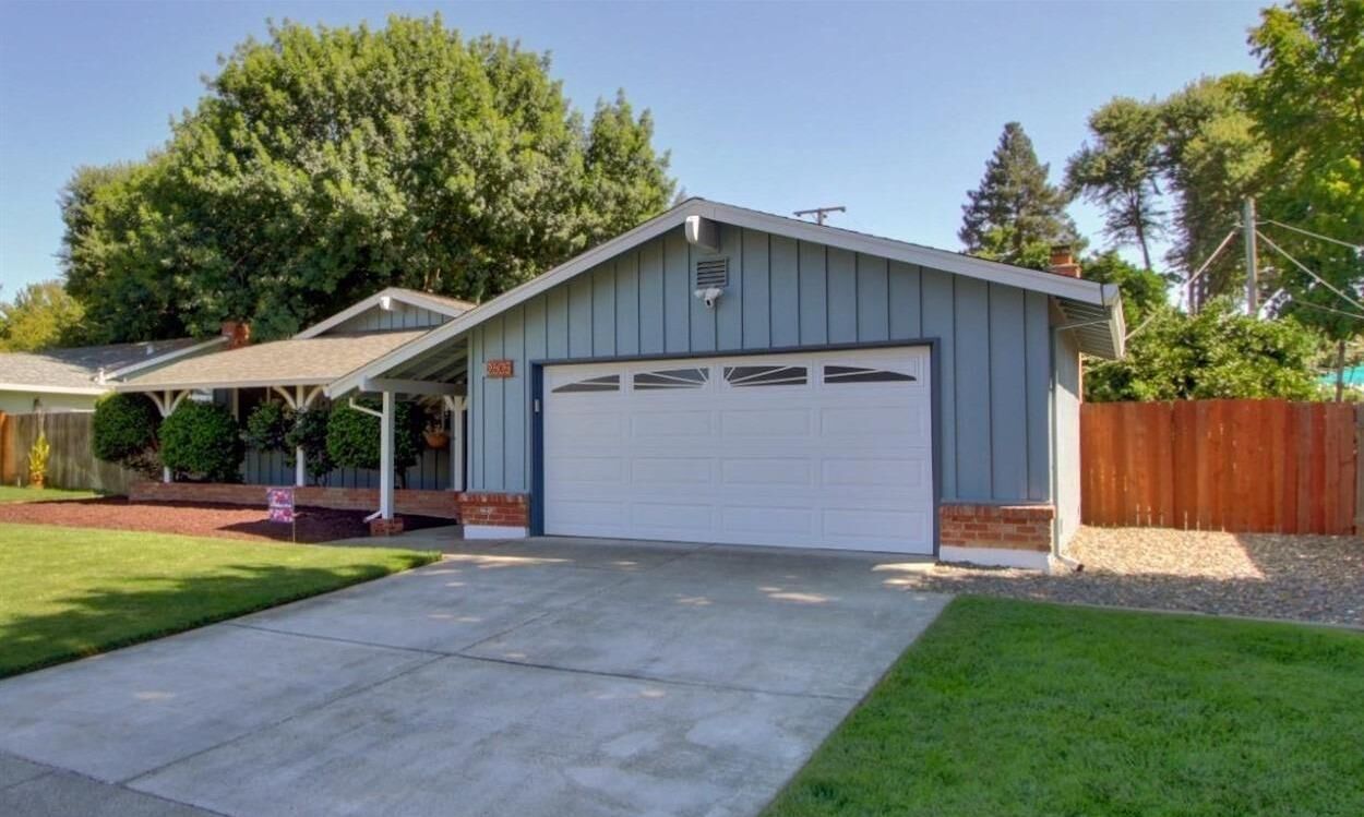 Property Photo:  2605 Bridgeport Way  CA 95826 