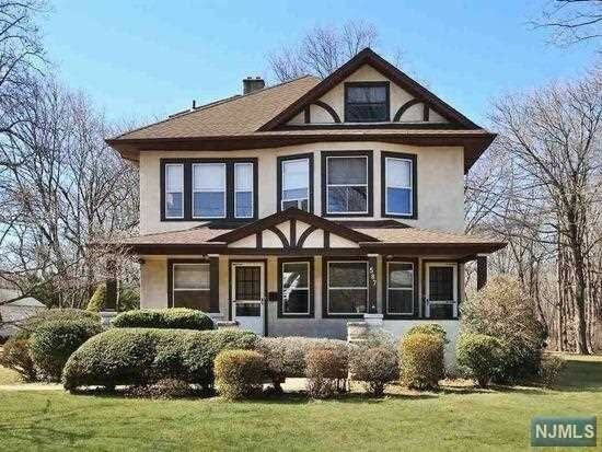 Property Photo:  587 Wyckoff Avenue  NJ 07481 