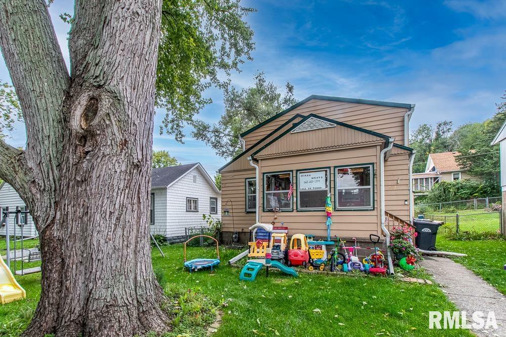 Property Photo:  212 Adams Place  IA 52732 