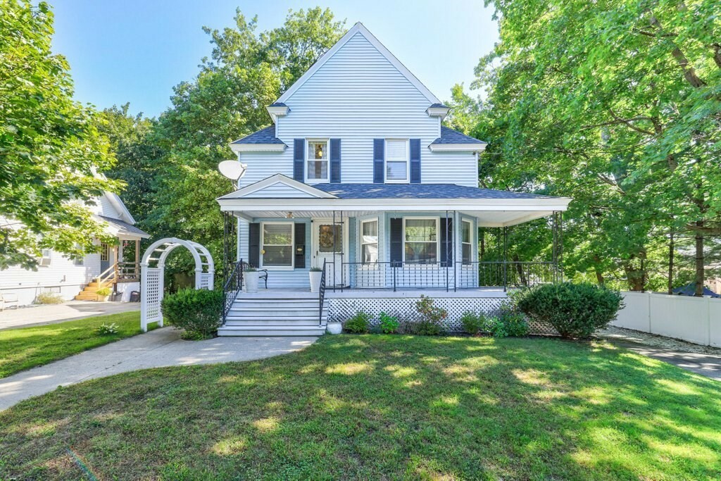 Property Photo:  11 Brookside Ave  MA 01602 