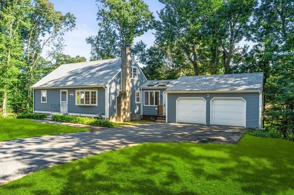 Property Photo: 10 Ashcroft Circle MA 01834