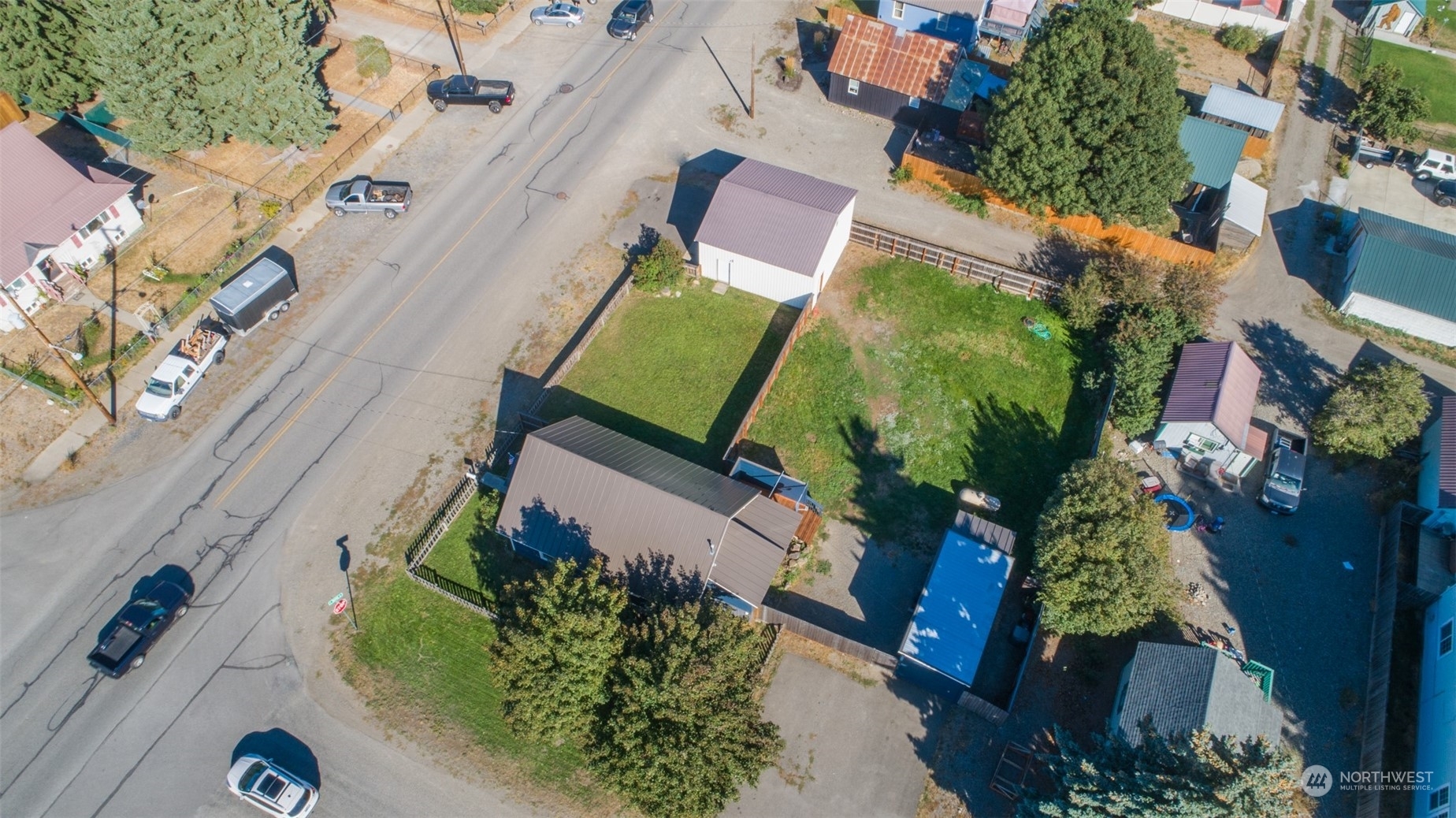 Property Photo: 802 E Second Street WA 98922
