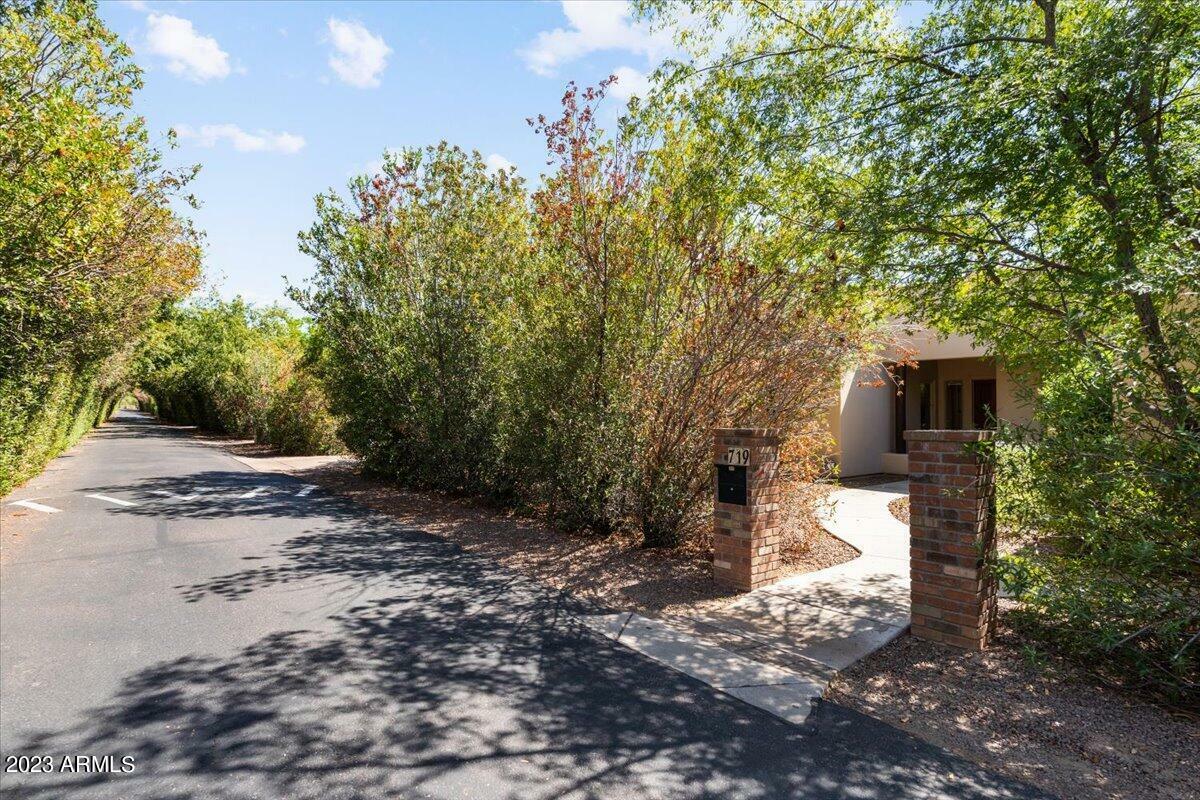 Property Photo:  719 E Circle Road  AZ 85020 