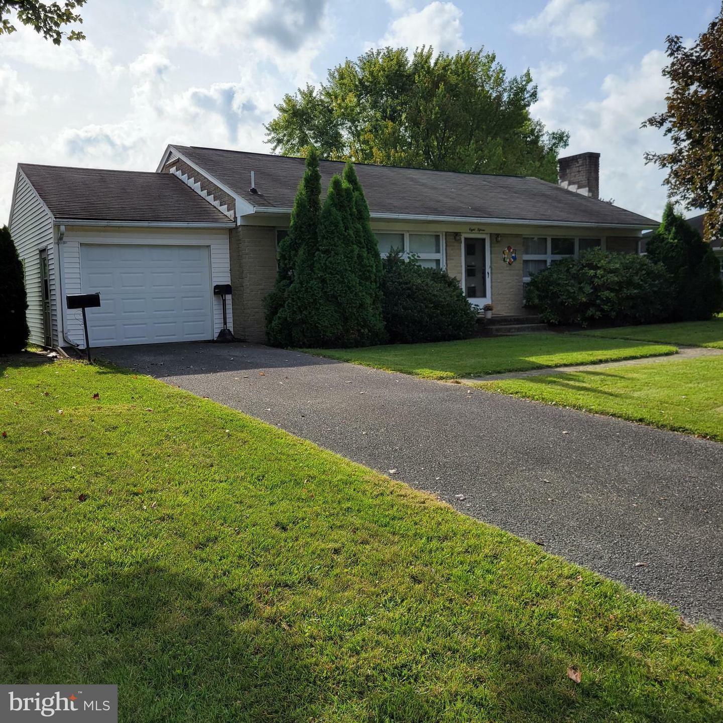 Property Photo: 815 Fairview Avenue W PA 17268