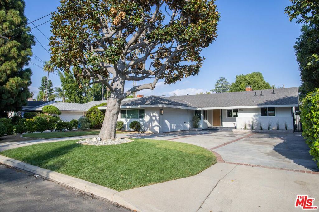 Property Photo: 5732 Ventura Canyon Avenue CA 91401