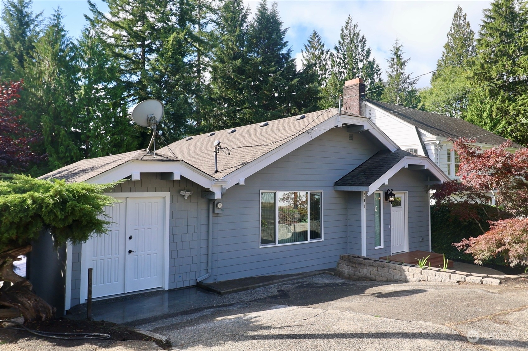 Property Photo:  611 8th Avenue  WA 98520 