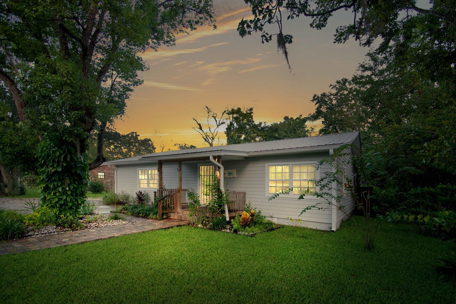 Property Photo:  804 W 2nd St  FL 32084 