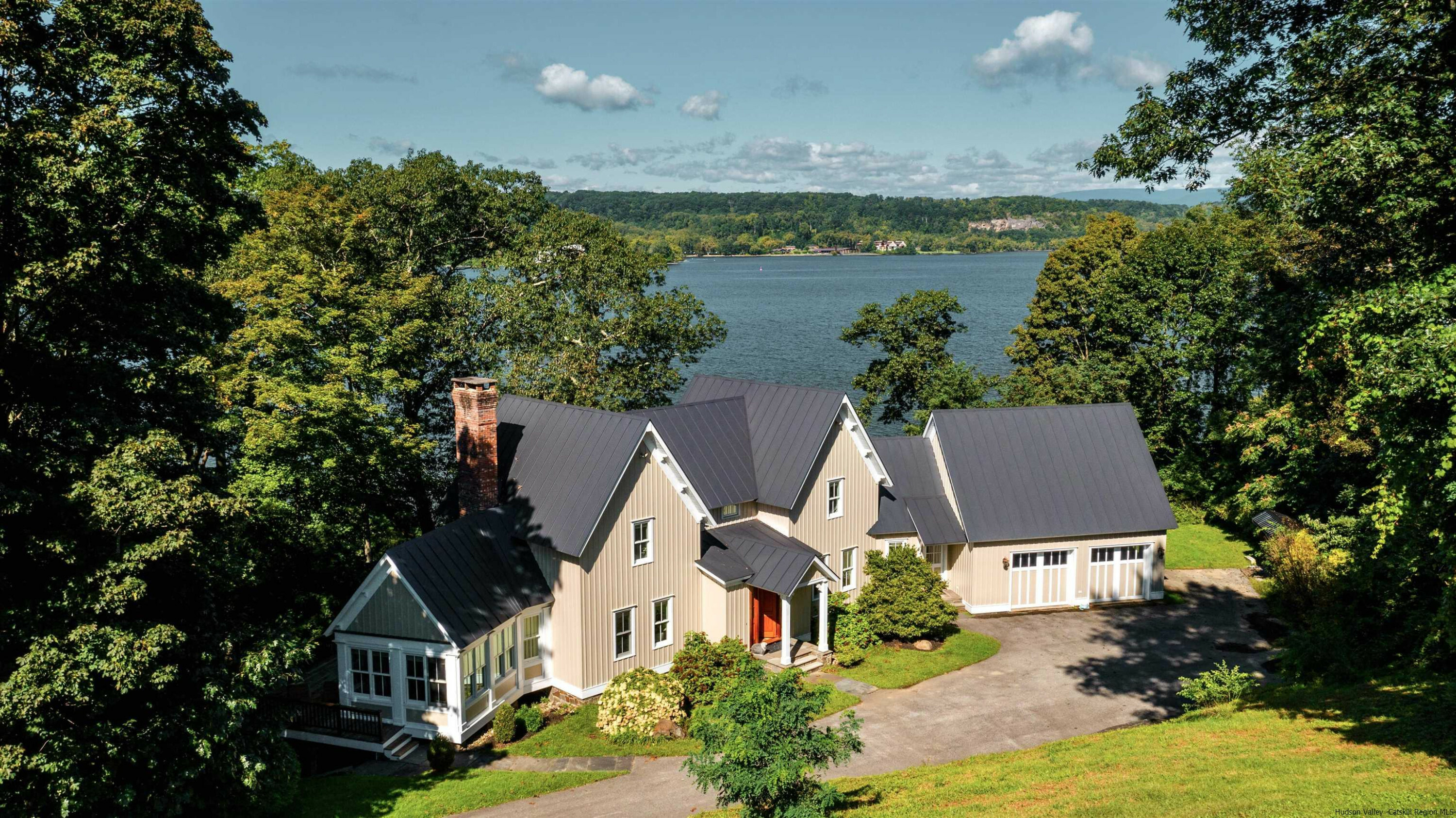 Property Photo:  403 Rhinecliff  NY 12572 