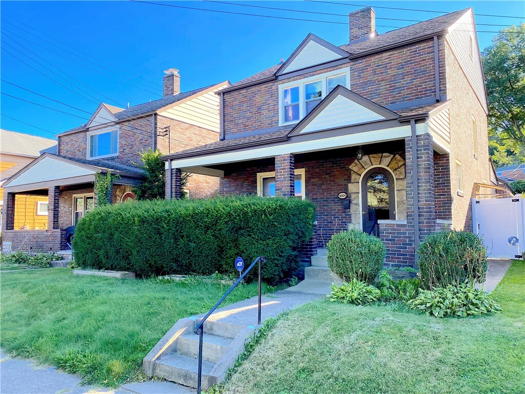 Property Photo: 1004 Washington Street PA 15132