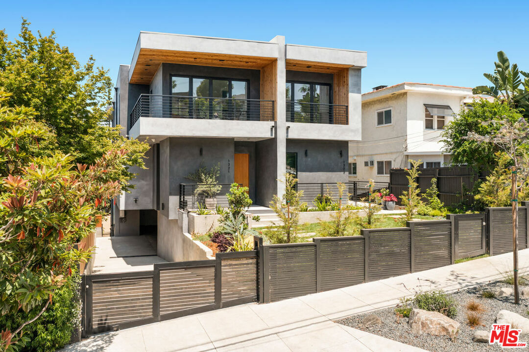Property Photo: 1323 Edgecliffe Dr CA 90026