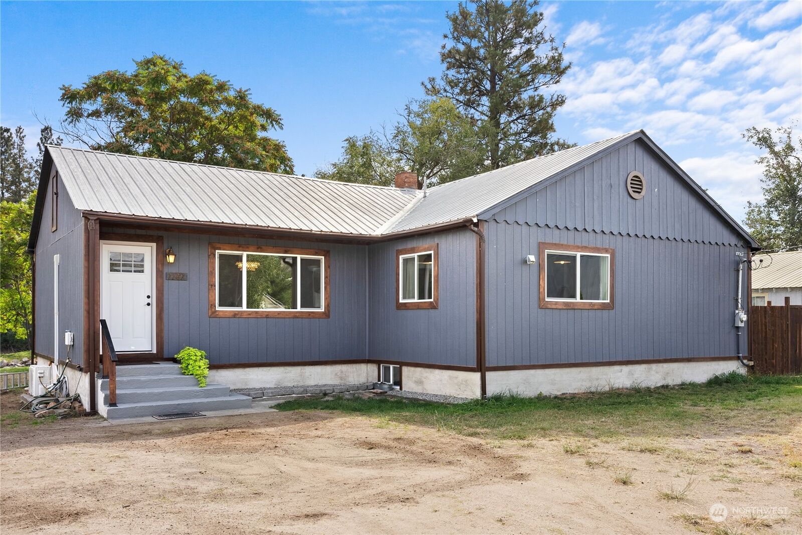 Property Photo: 1181 1st Avenue S WA 98840