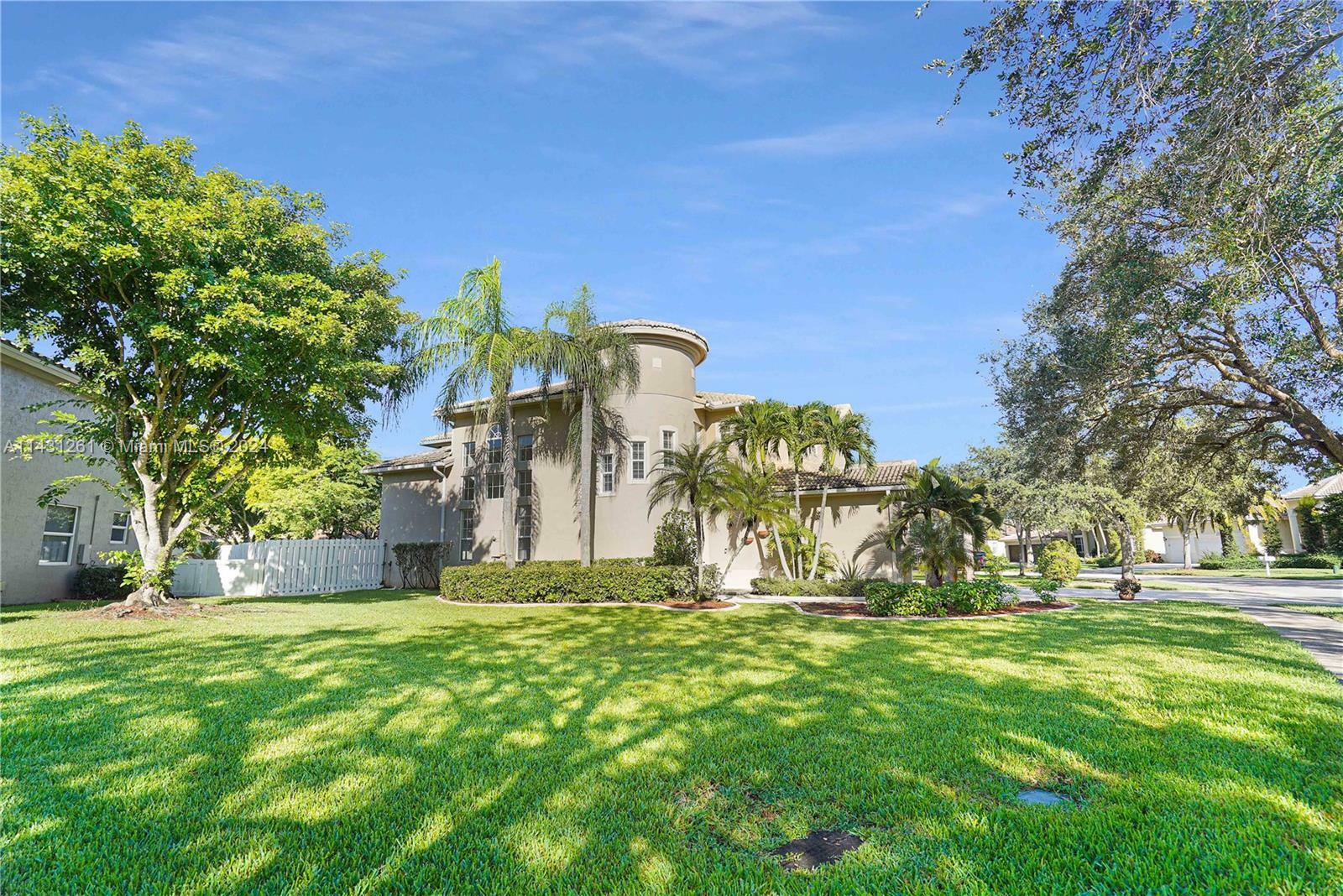 Property Photo: 16726 NW 20th St FL 33028