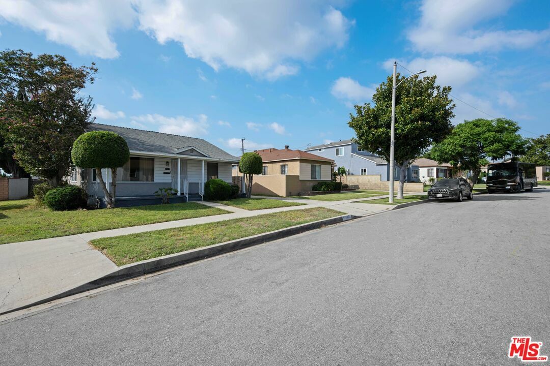 Property Photo:  11065   Ruthelen St  CA 90047 