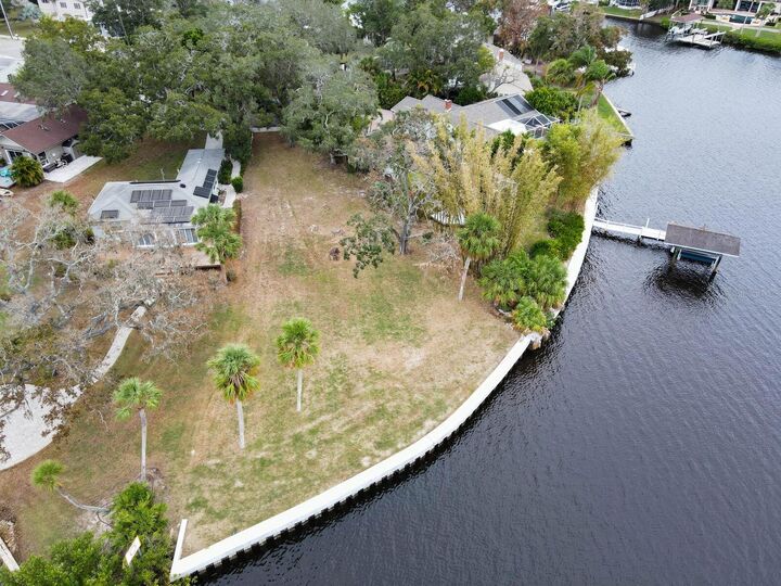 Property Photo: Venetian Court FL 34689