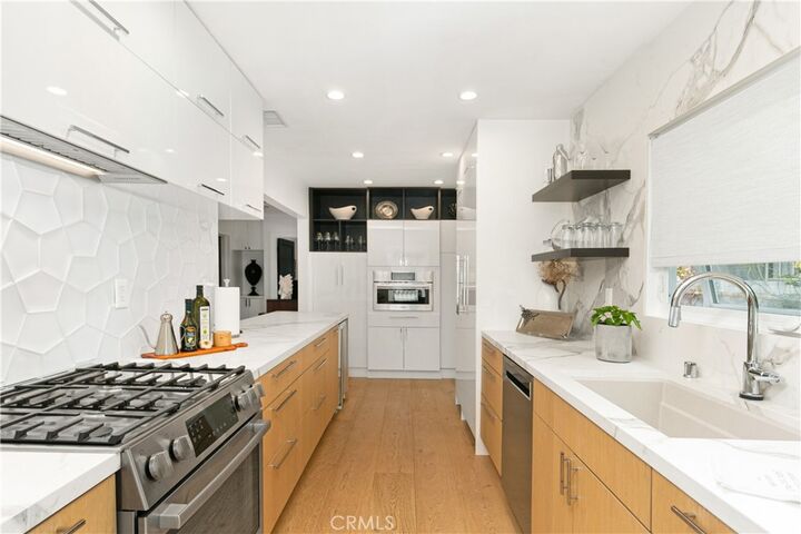 Property Photo:  335 Santa Ana Avenue  CA 90803