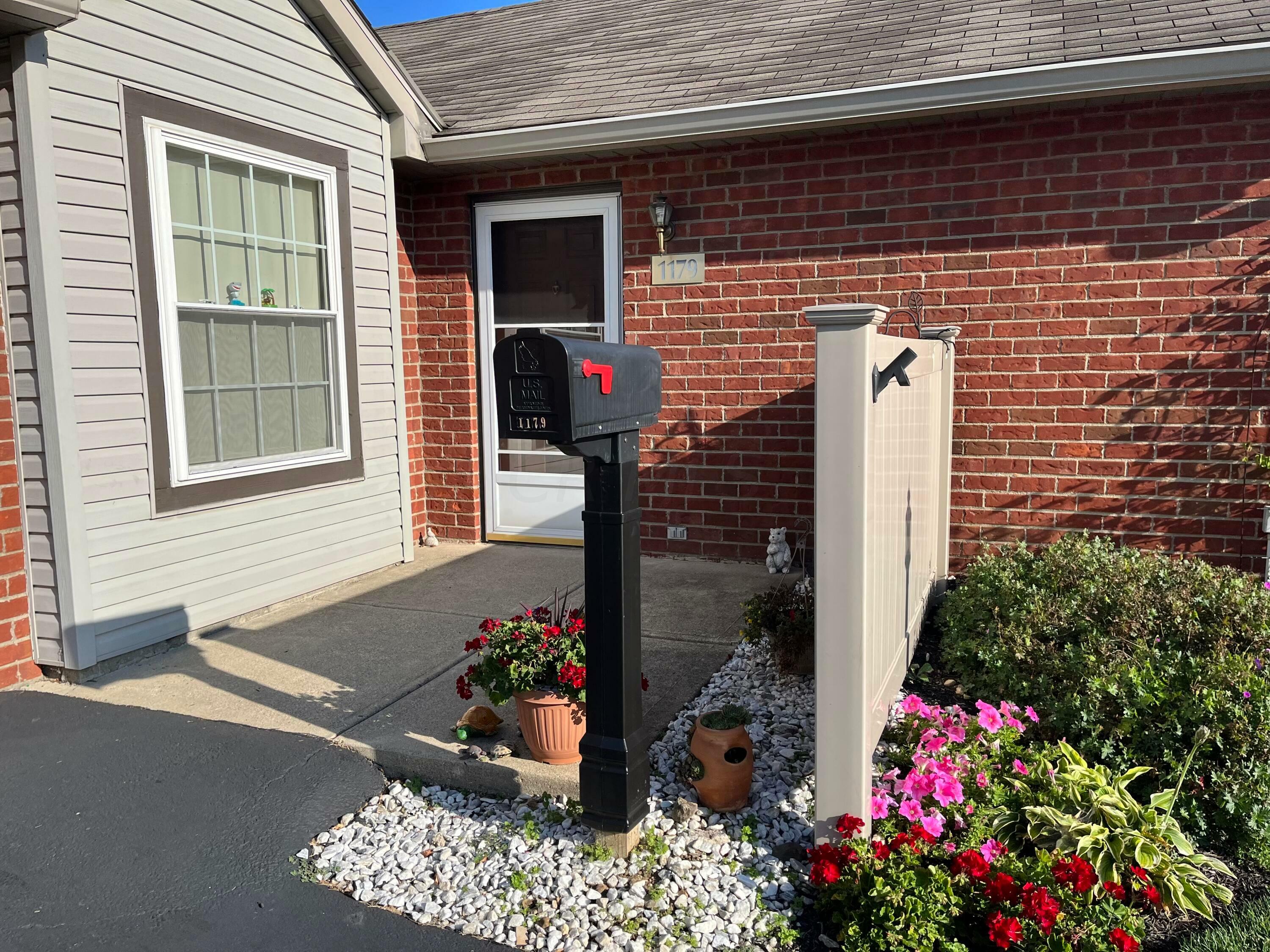 Property Photo: 1179 Creekview Court OH 43130