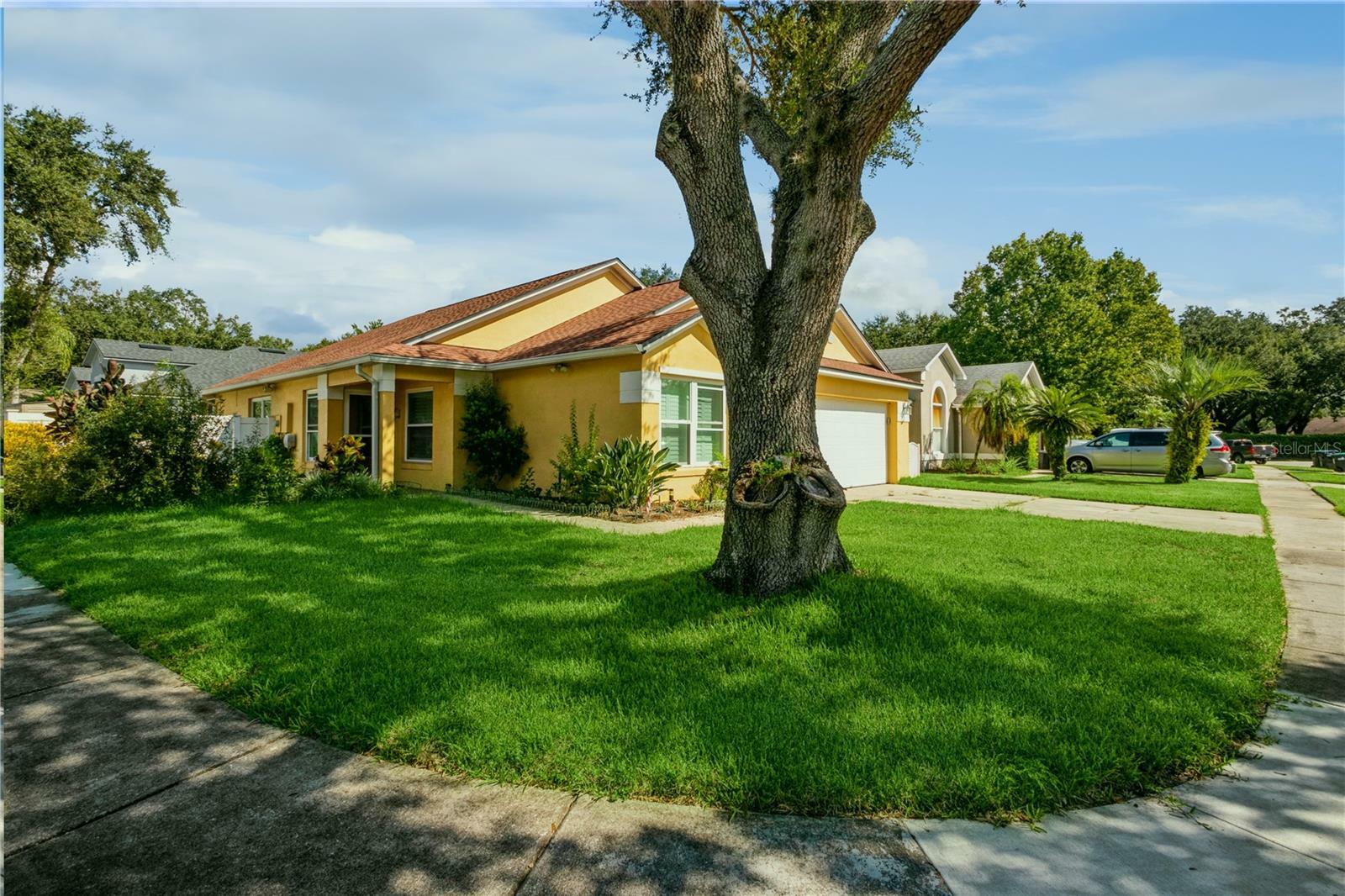 Property Photo: 13103 Jupiter Hills Court FL 32828