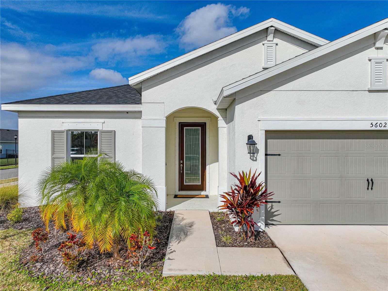 Property Photo: 5602 Del Coronado Drive FL 33572