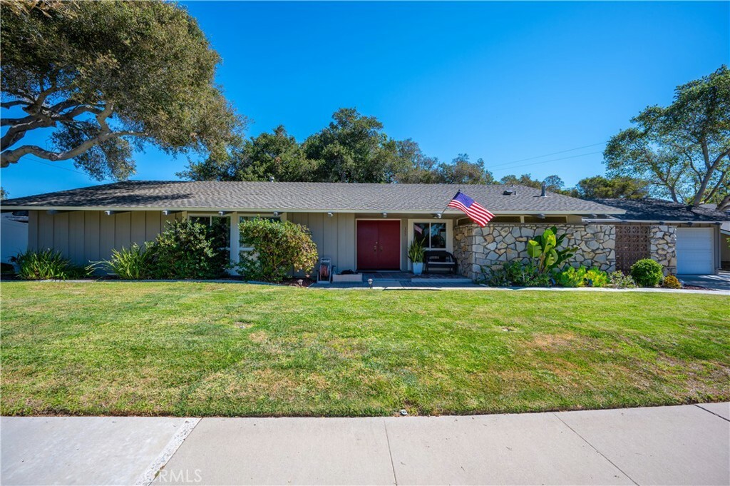 Property Photo:  153 Oakmont Avenue  CA 93436 