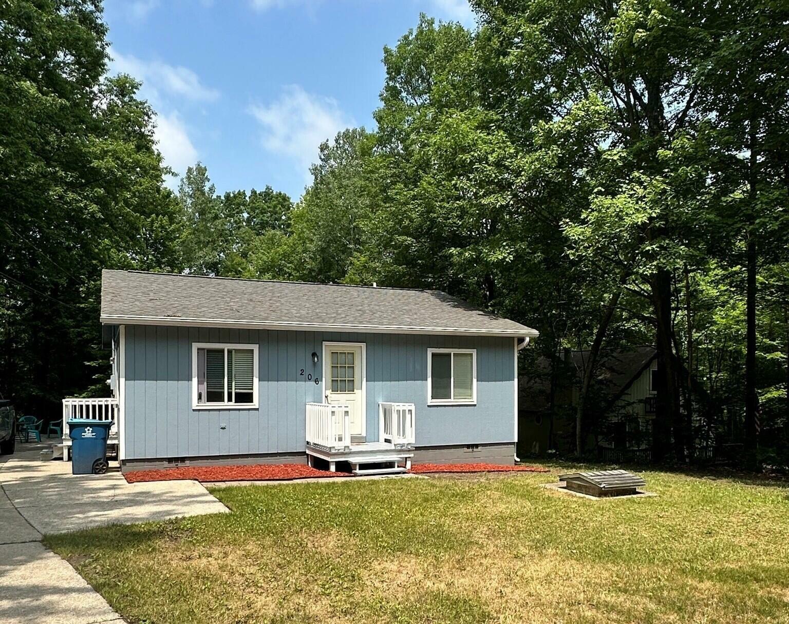 Property Photo:  206 Kirkshire Avenue  MI 48653 