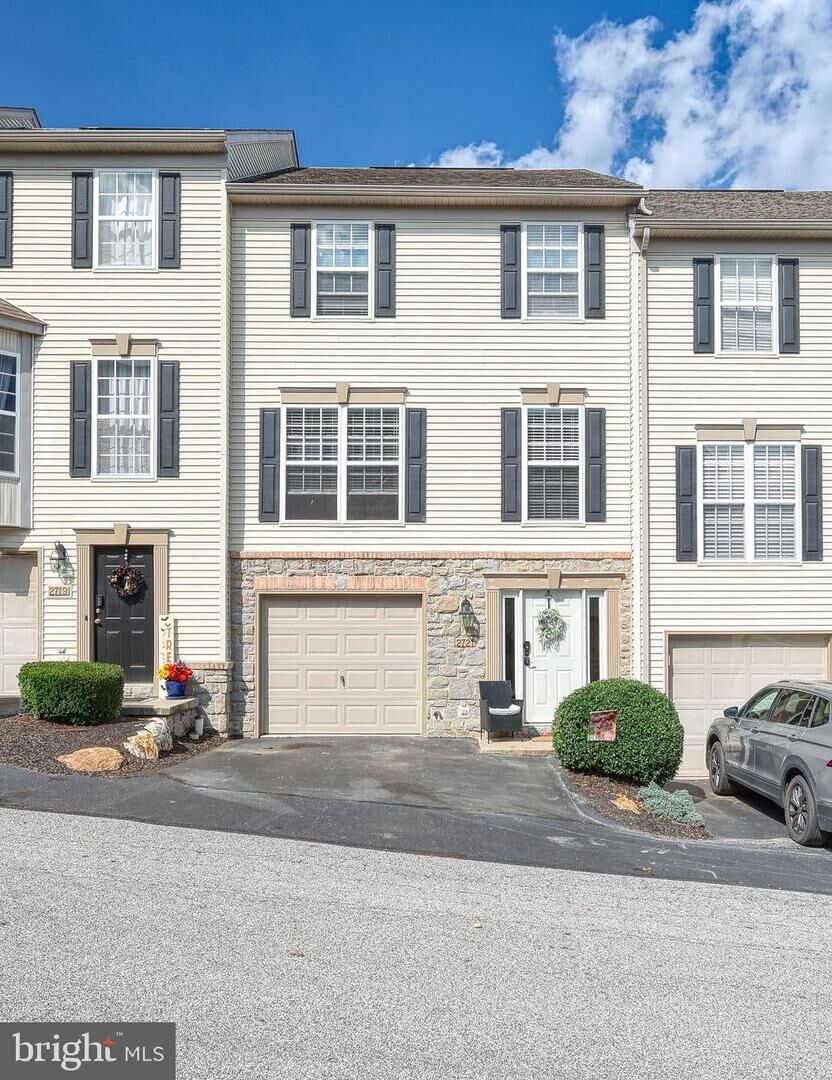 Property Photo:  2721 Foxshire Drive  PA 17402 
