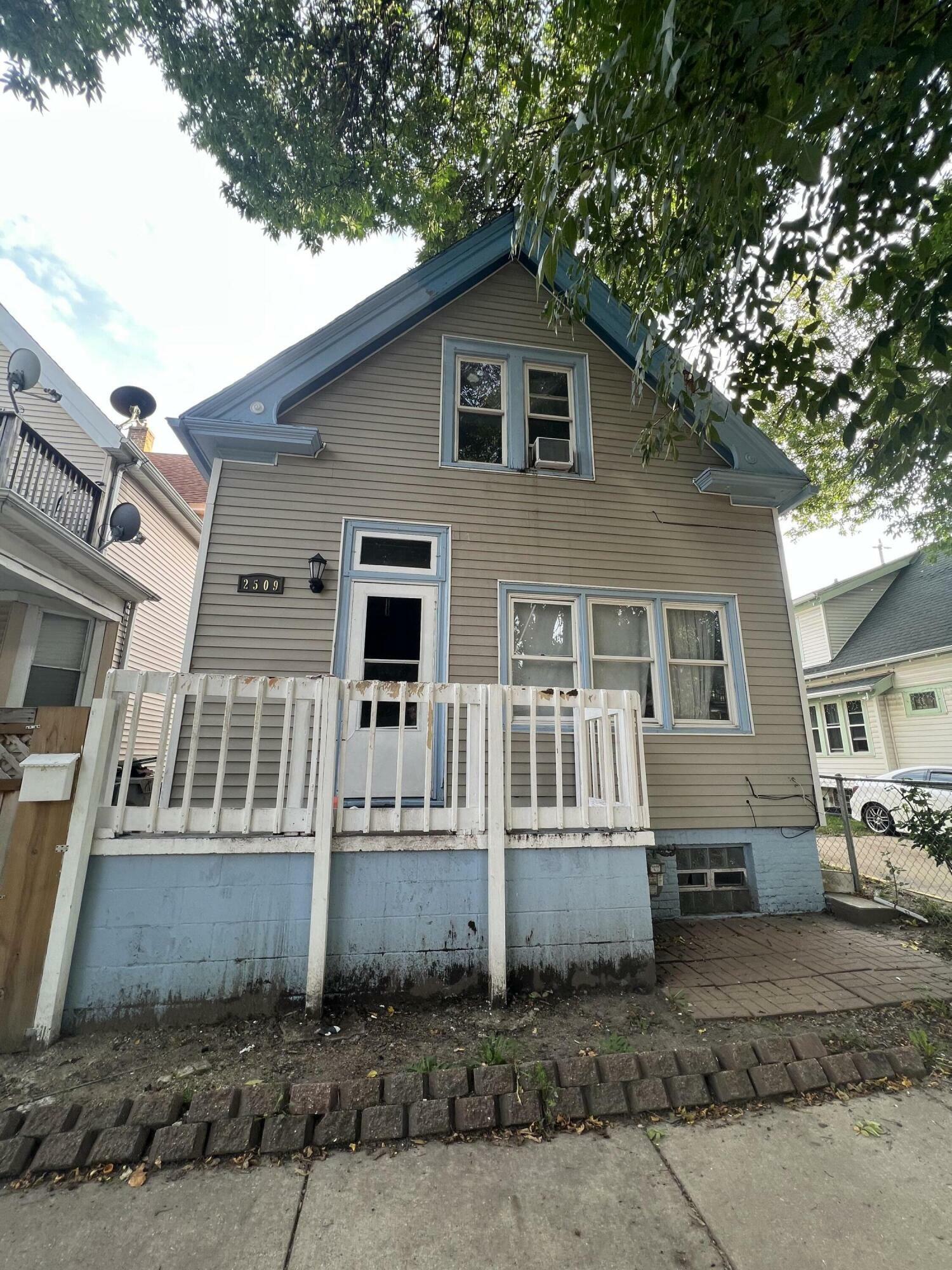 Property Photo: 2509 W Orchard St WI 53204