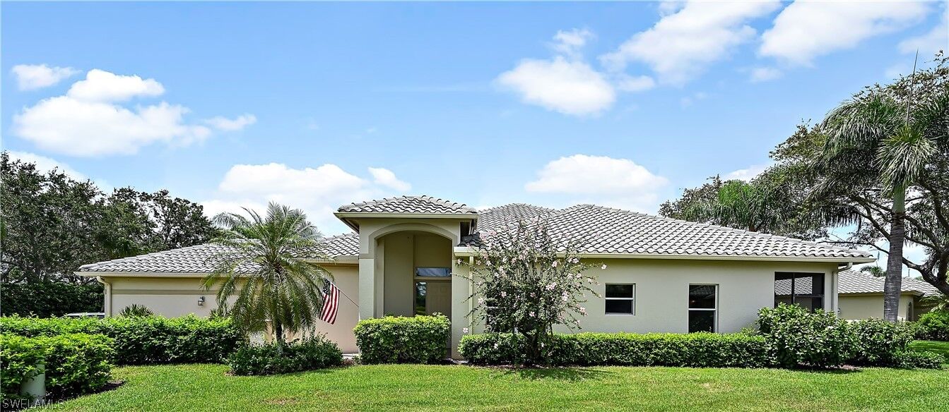 Property Photo: 727 Vistana Circle 37 FL 34119