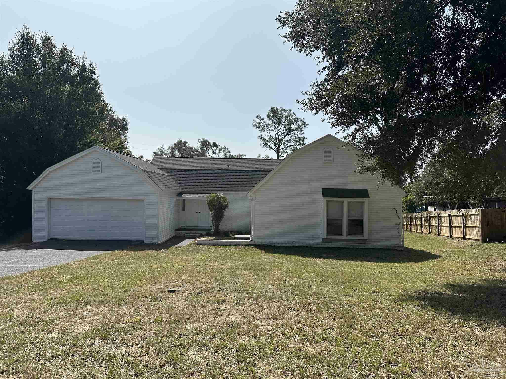 Property Photo:  2607 Tomlinson Rd  FL 32526 