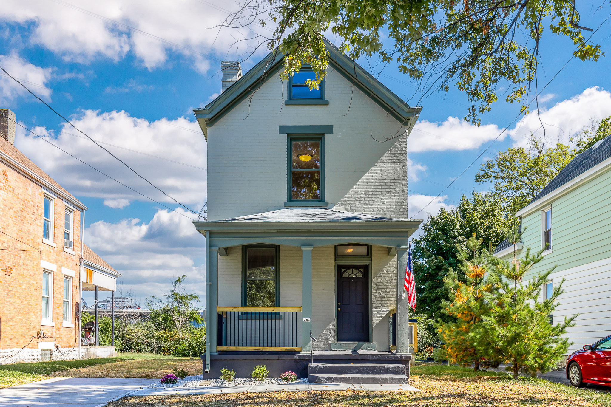Property Photo: 206 Central Ave OH 45215
