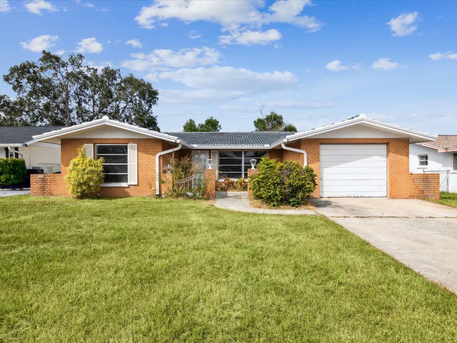 Property Photo:  7241 Embassy Boulevard  FL 34668 