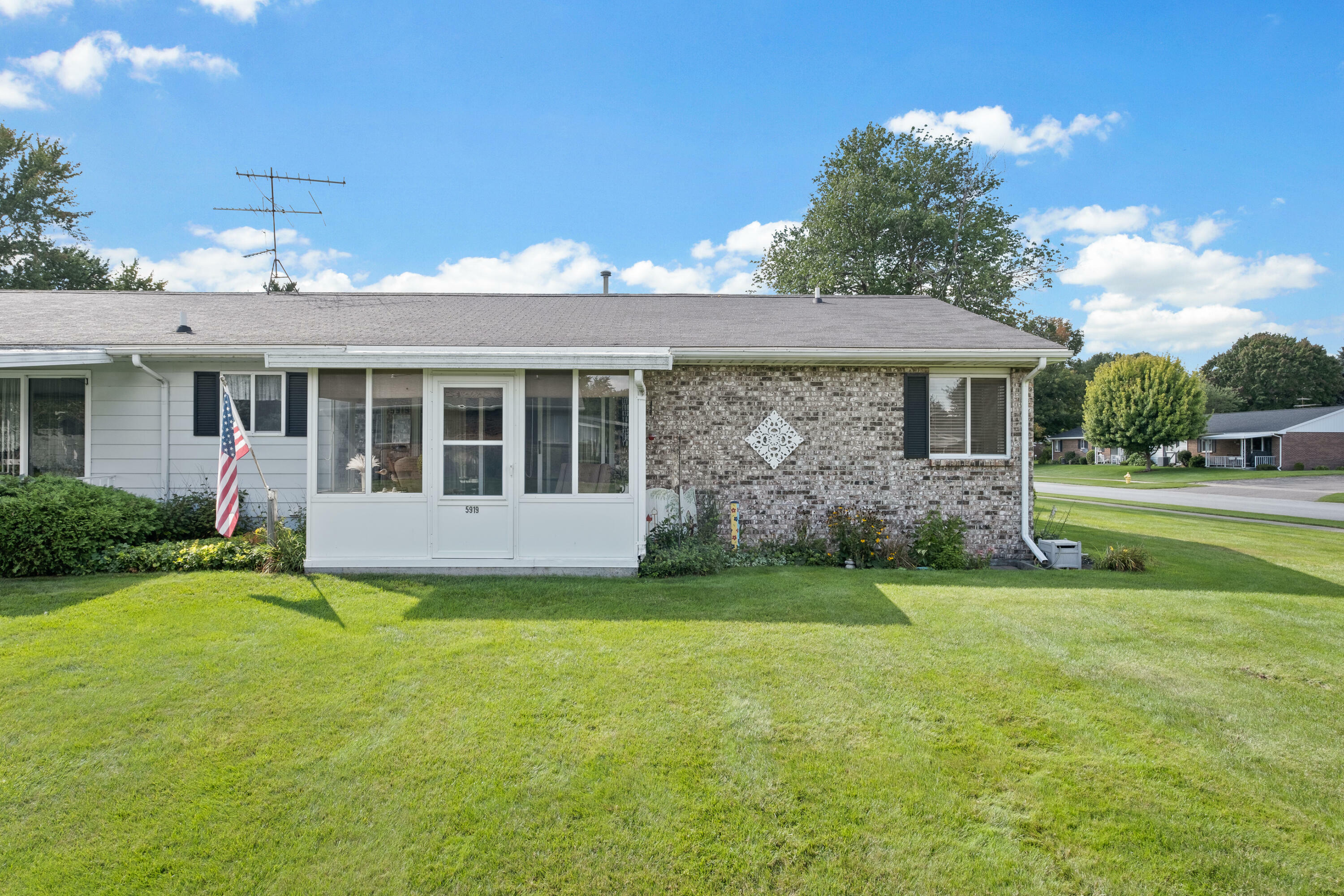 Property Photo:  5919 Leisure South Drive SE  MI 49548 