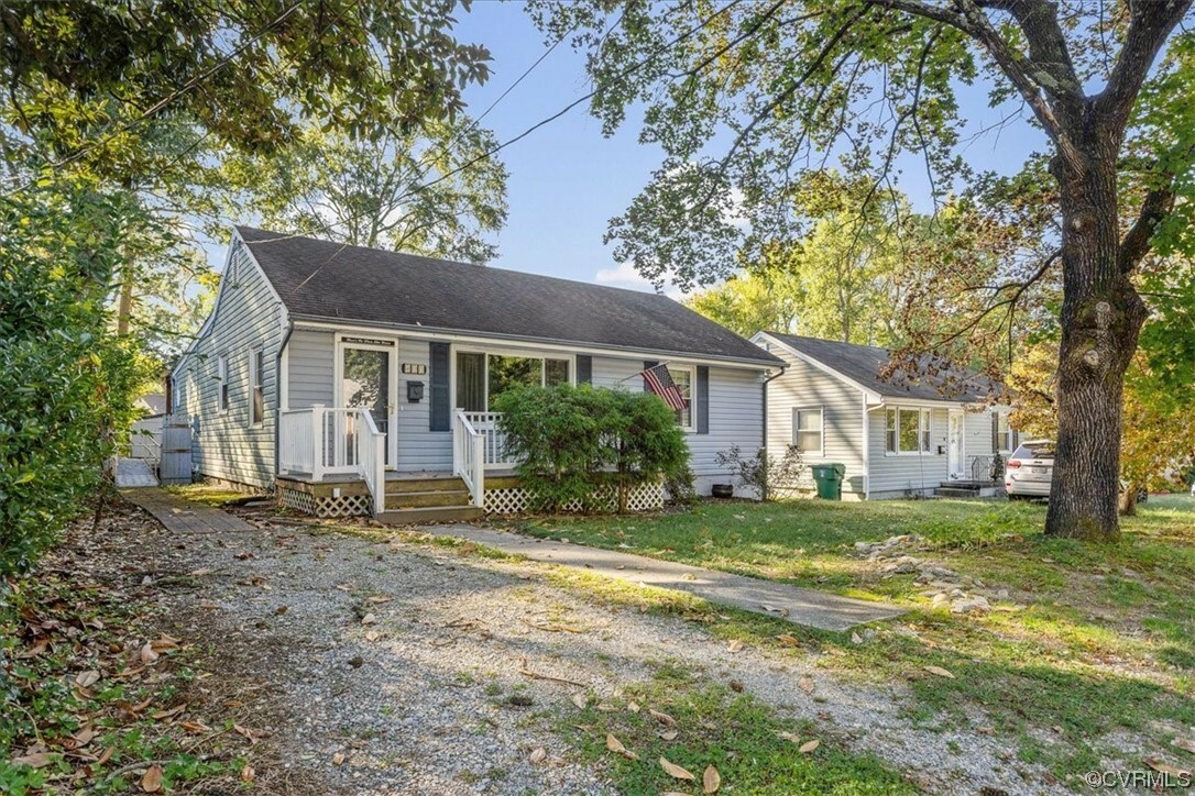 Property Photo:  415 Crescent Avenue  VA 23834 