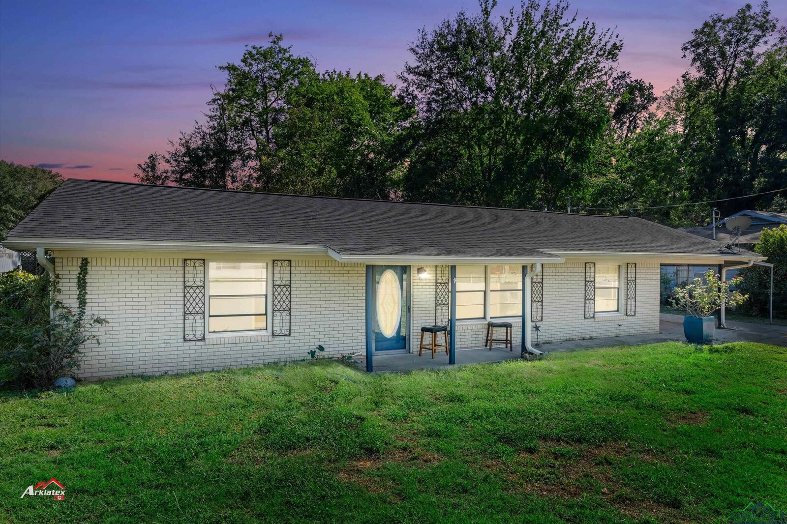 Property Photo: 1007 W Holland TX 75633