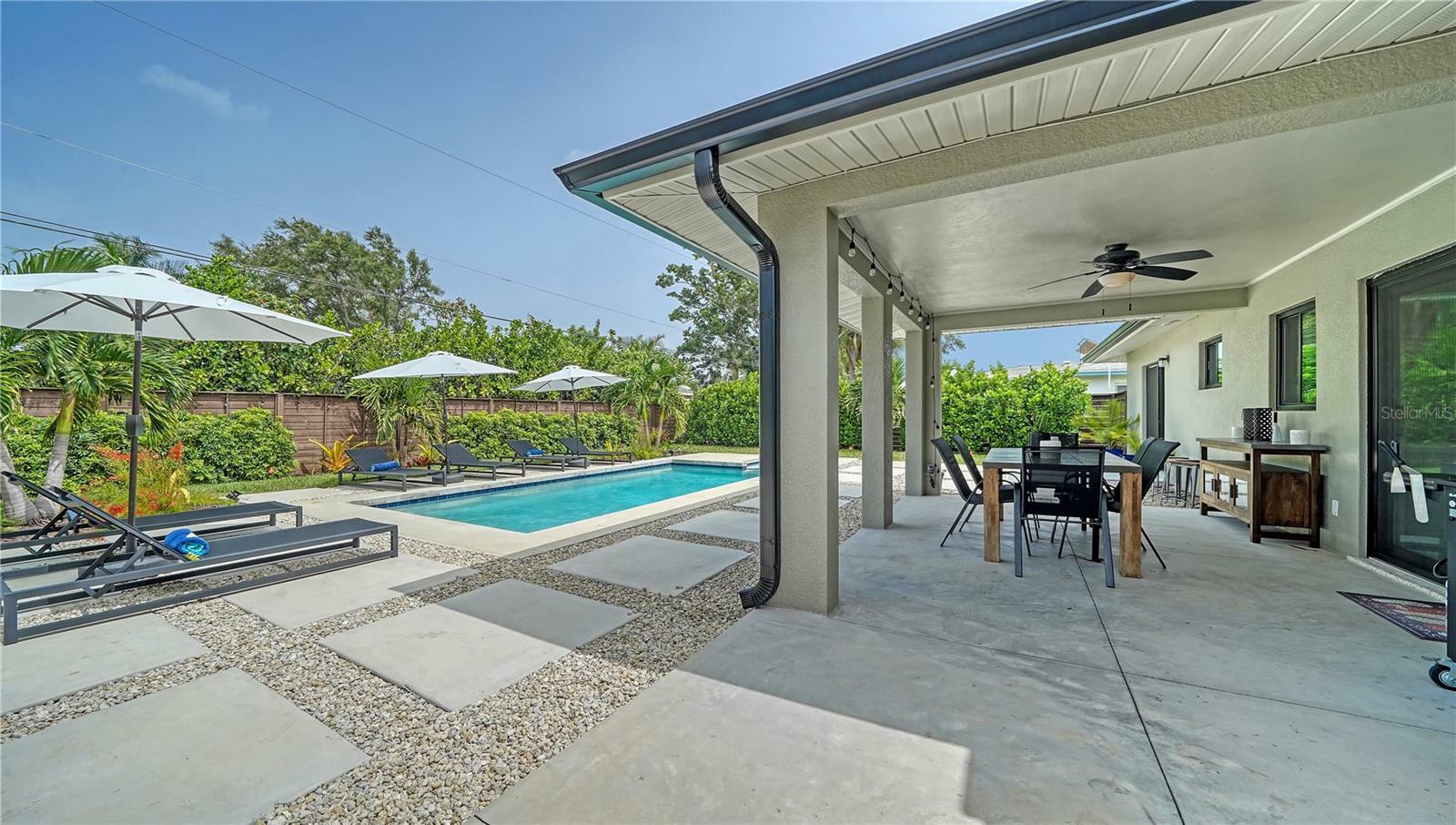 Property Photo:  105 Aurora Street E  FL 34285 