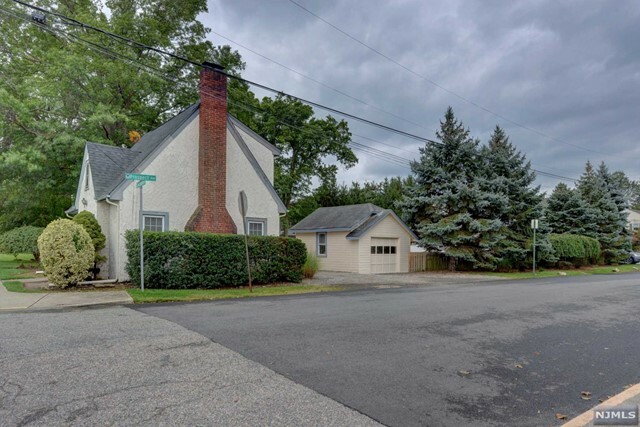 Property Photo:  701 Newark Pompton Turnpike  NJ 07444 