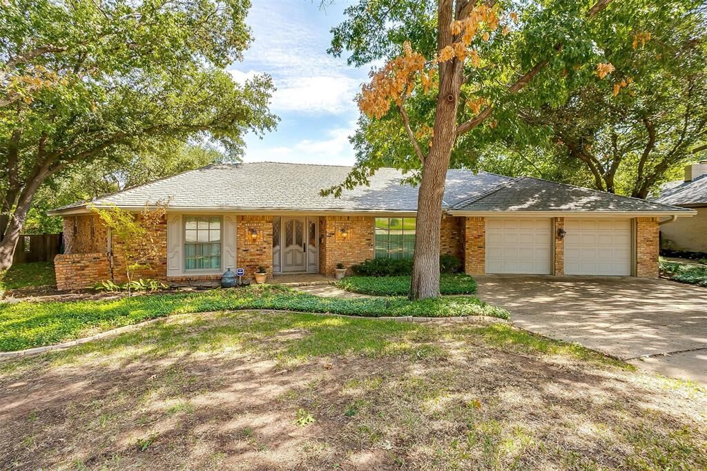 Property Photo:  1601 Dakar Road W  TX 76116 