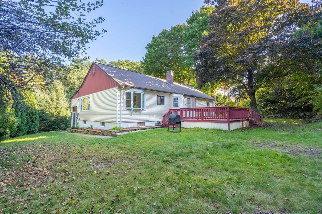 Property Photo:  195 Quinapoxet Ln  MA 01606 