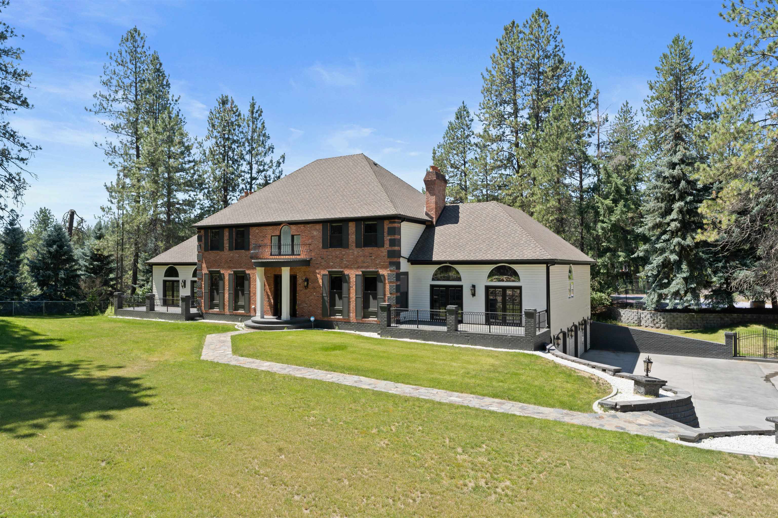 Property Photo: 17017 N Triple Butte Cir WA 99005