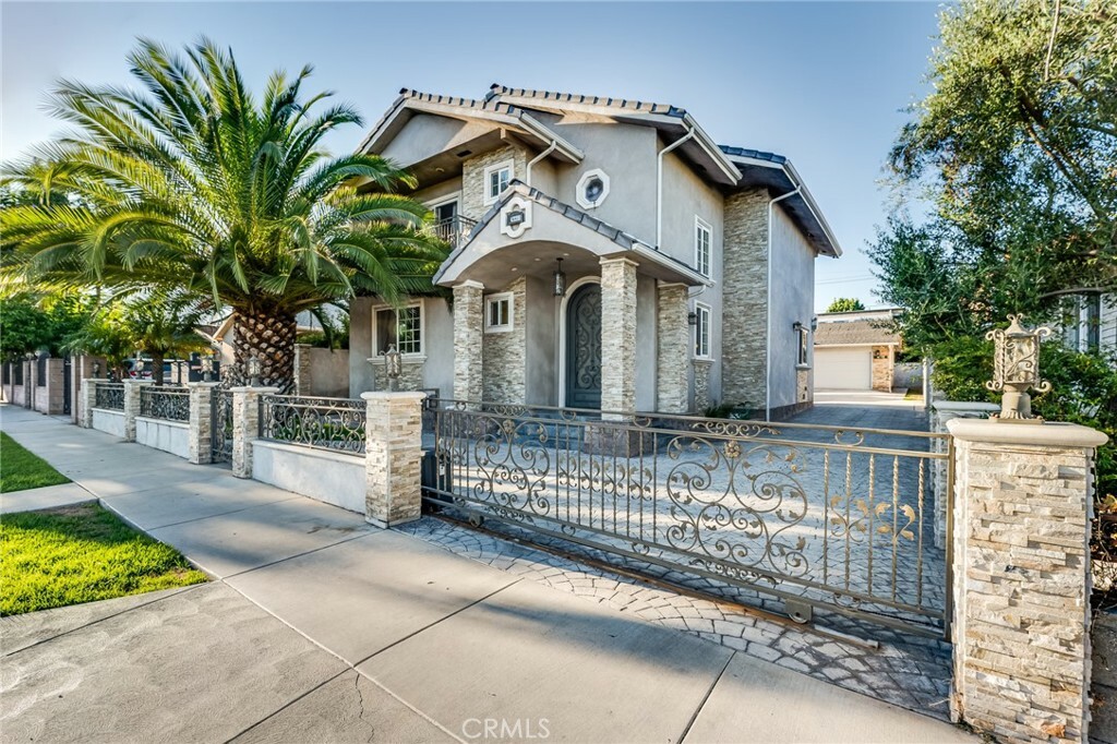 Property Photo:  4321 Prospect Avenue  CA 90027 