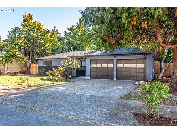 Property Photo:  5414 NE Jessup St  OR 97218 