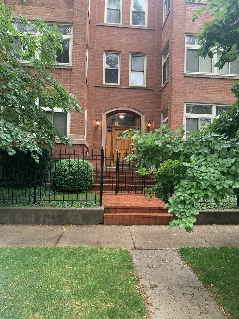 Property Photo: 6142 S Woodlawn Avenue 2N IL 60637