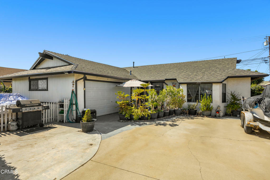 Property Photo:  1571 Park Avenue  CA 93041 