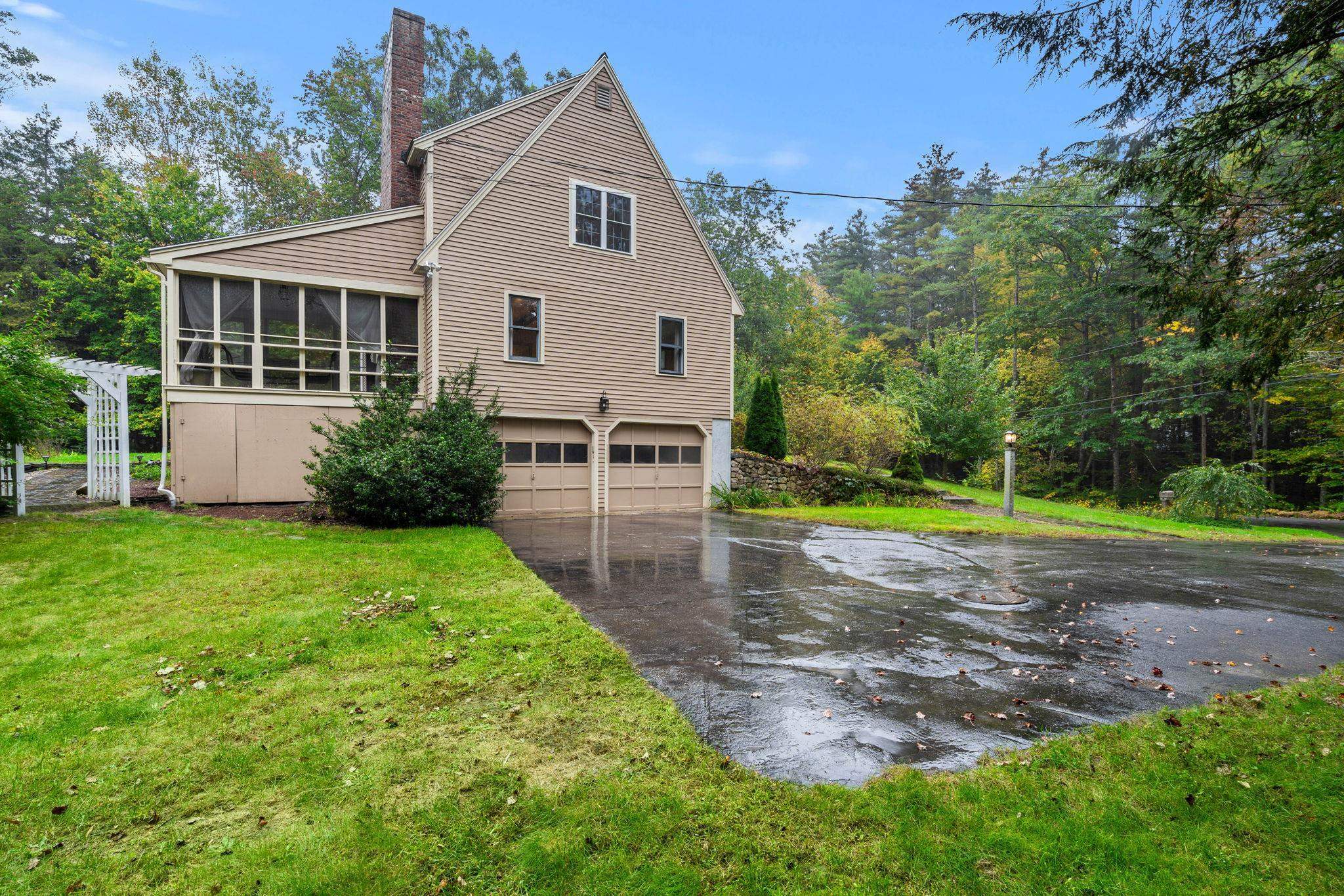 Property Photo:  37 Strawberry Hill Road  NH 03110 