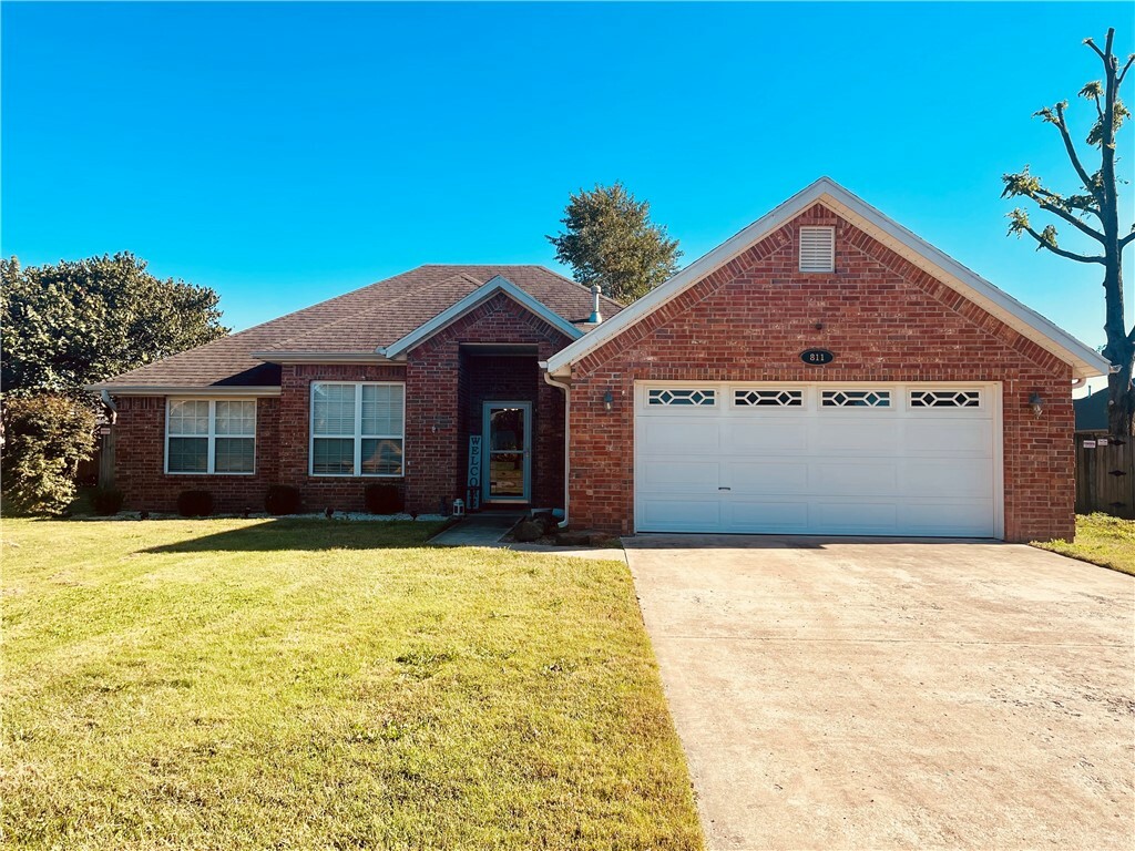 Property Photo:  811 Grant Avenue  AR 72753 