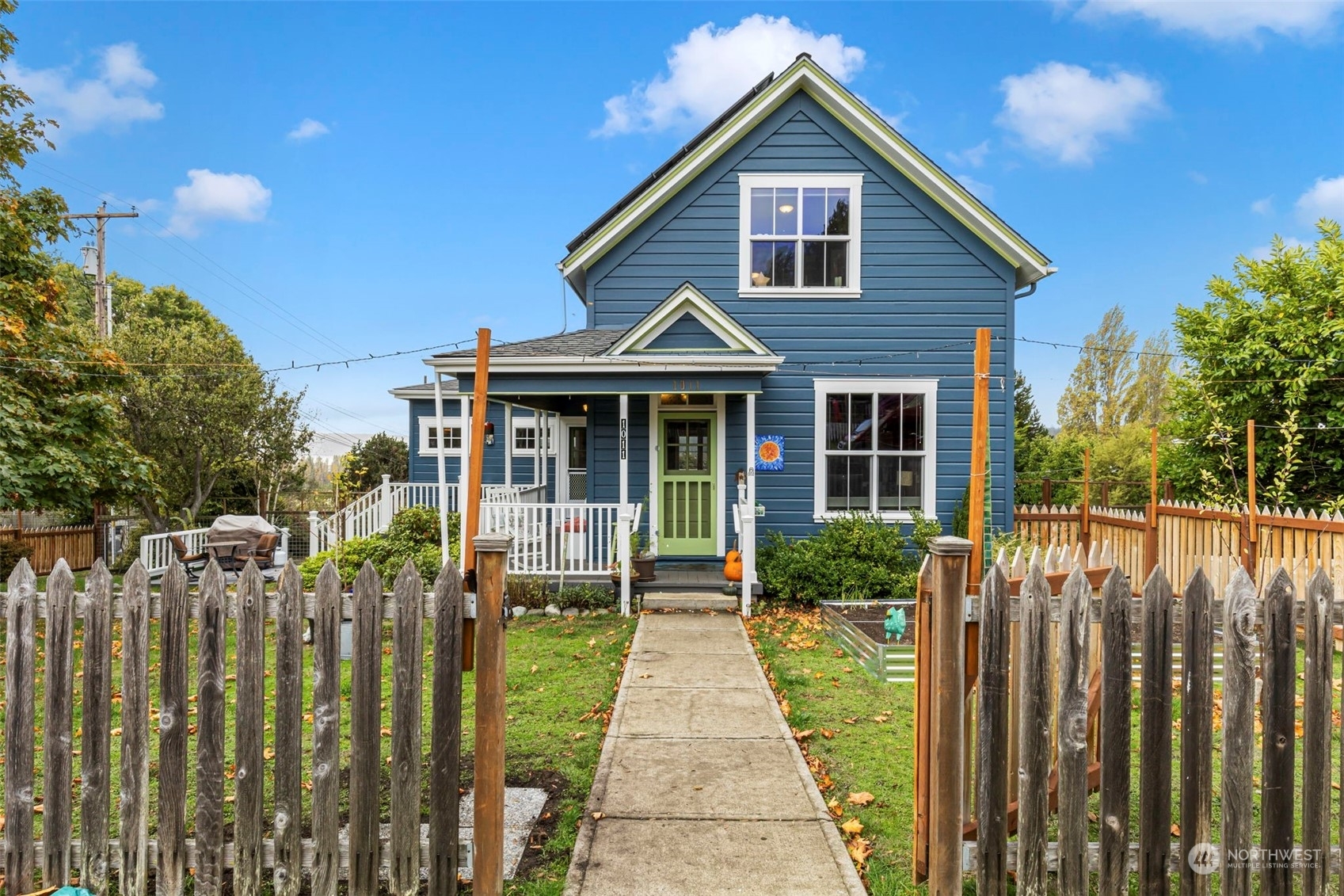 Property Photo:  1011 Cass Street  WA 98368 