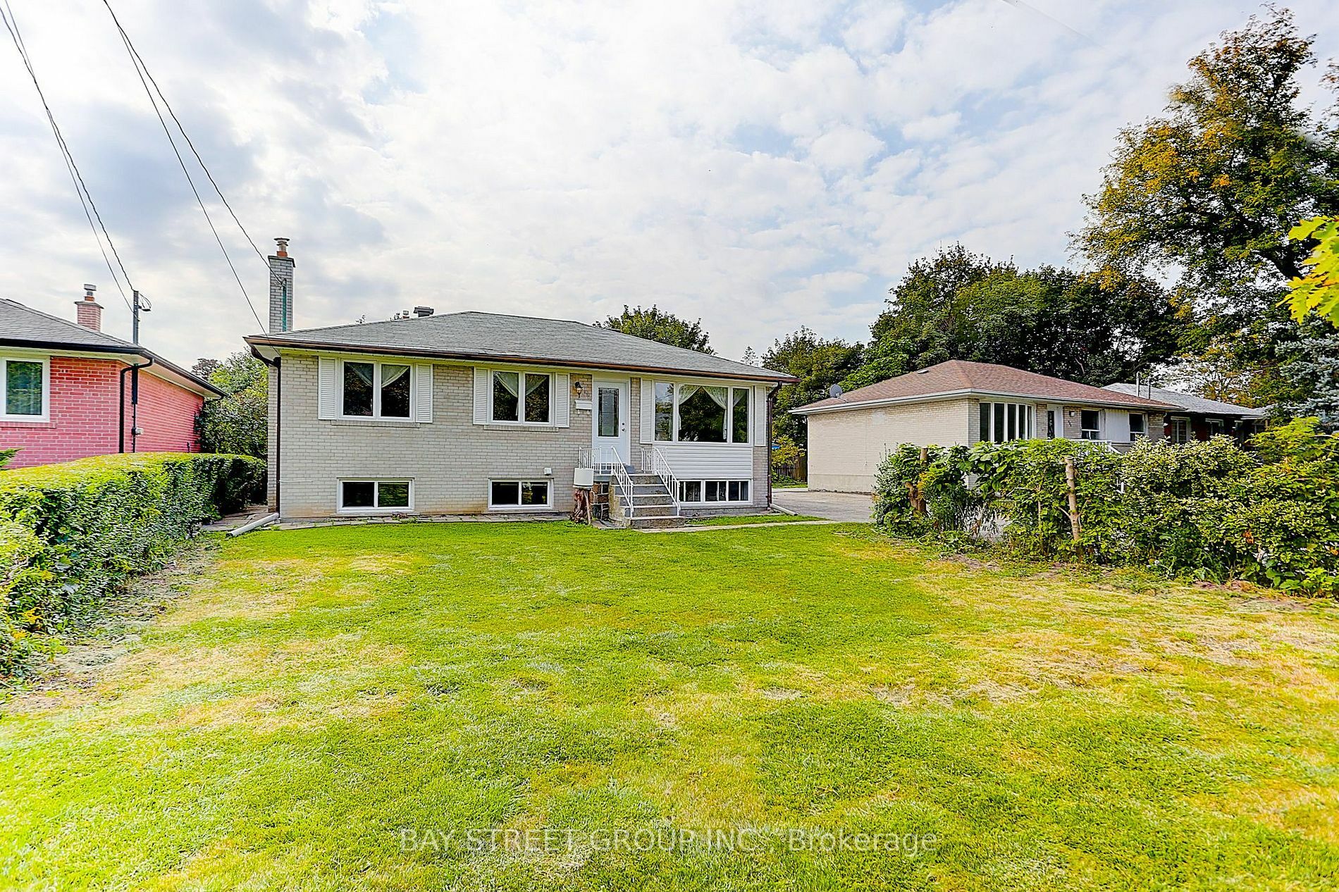 Property Photo: 432 Crosby Ave ON L4C2S1