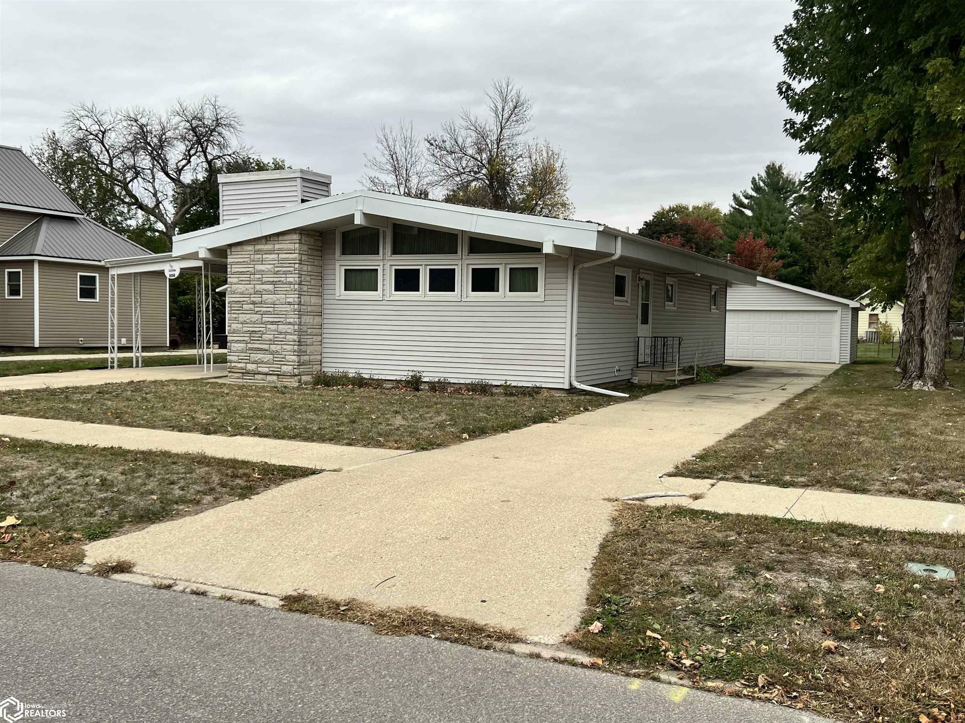 Property Photo:  804 Siloam Avenue  IA 50126 