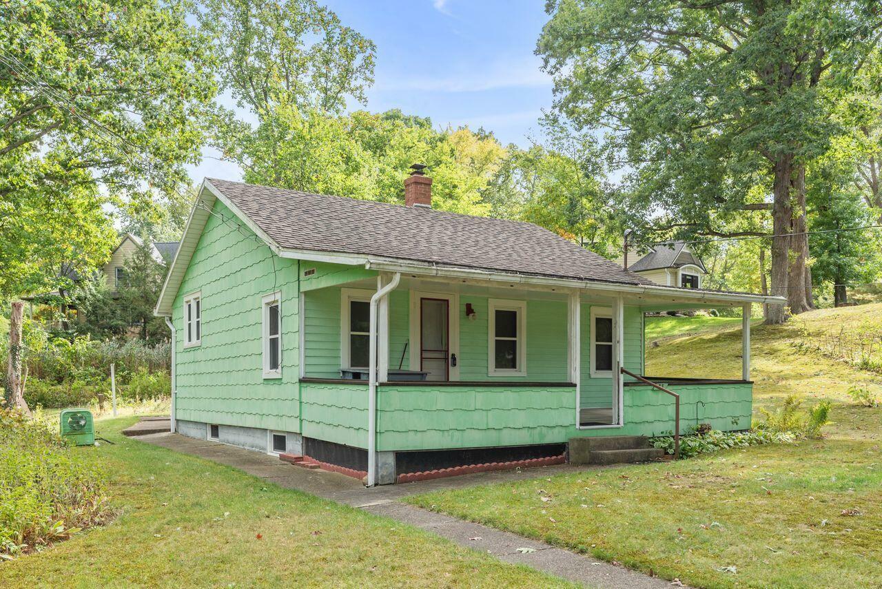 Property Photo:  33 S Bronson Street  MI 49117 