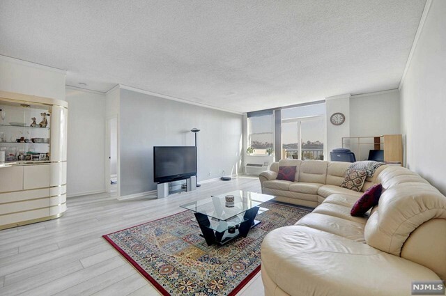 Property Photo: 200 Grand Cove Way 5L NJ 07020